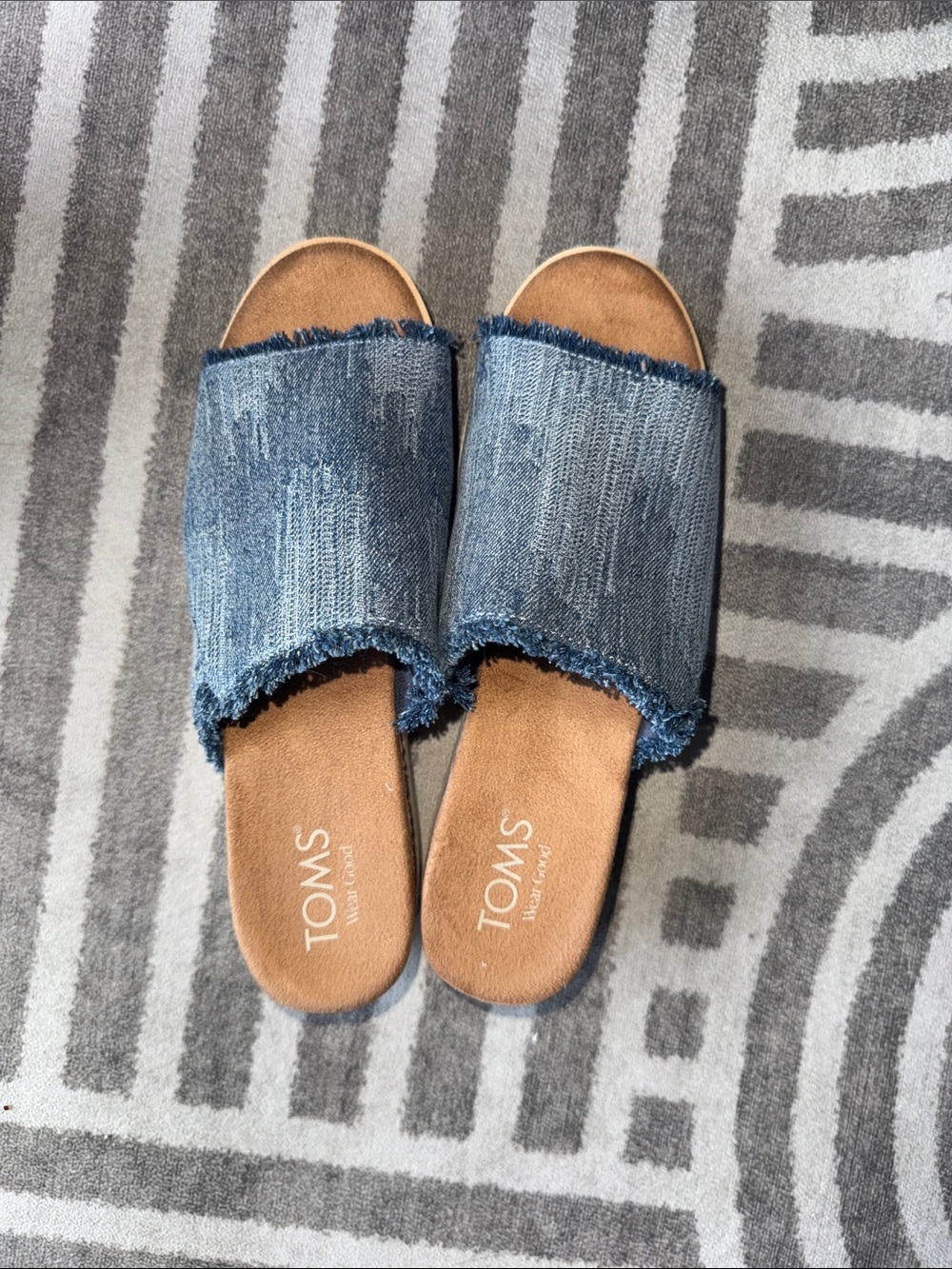 TOMS Denim Frayed Slide Mules in Light Blue - Picture 2 of 4